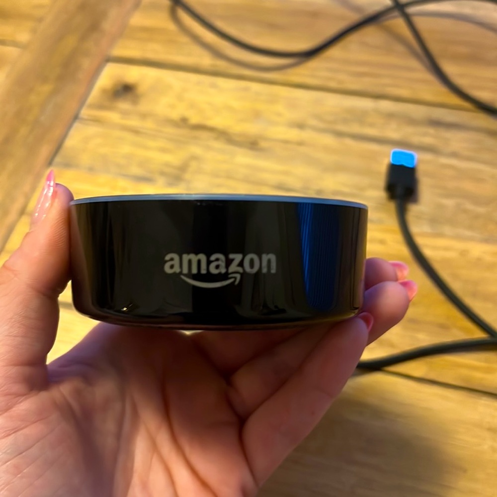 Amazon echo dot Alexa-enabled speaker - Picture 4 of 4
